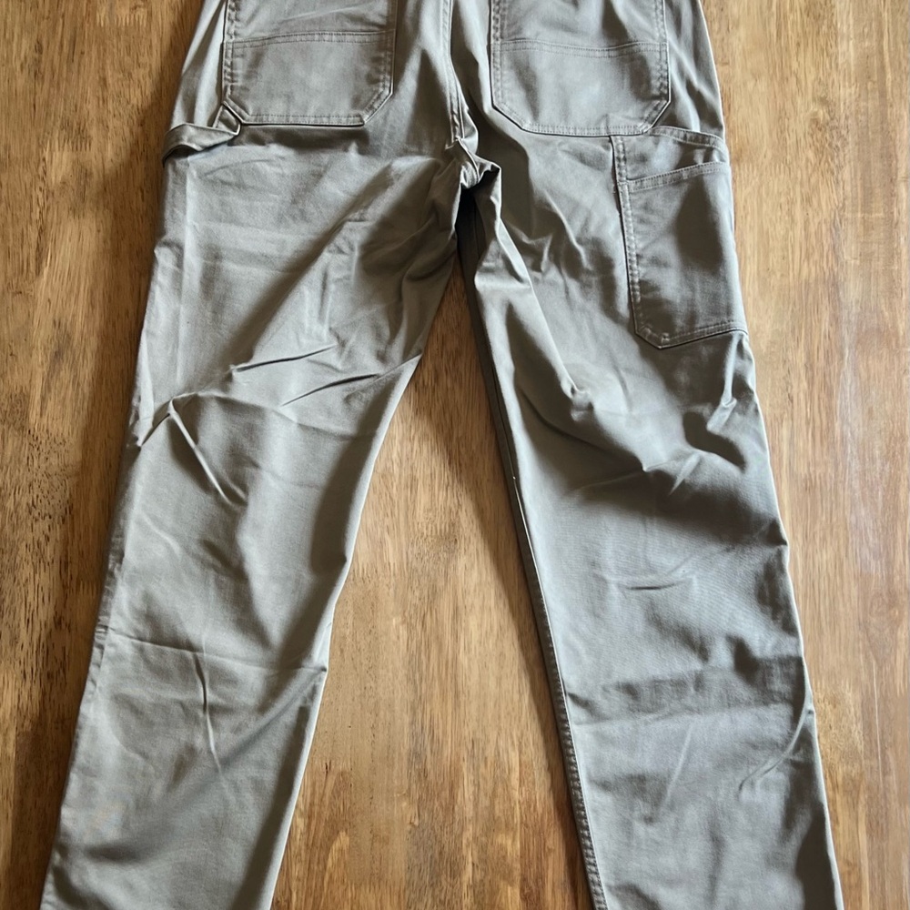 Duluth Trading Co Men's Tan Cargo Pants